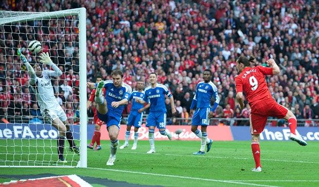 En la Final de la FA CUP no le contaron un gol legítimo a Andy Carroll | ESPECIAL