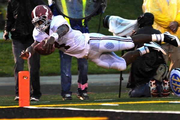 Yeldon de Alabama salta a la zona de anotación | AP