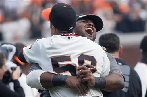 San Francisco va a playoffs tras evitar barrida de Padres