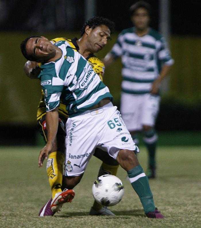 El cuadro lagunero salió con muchos suplentes. FOTO: EFE