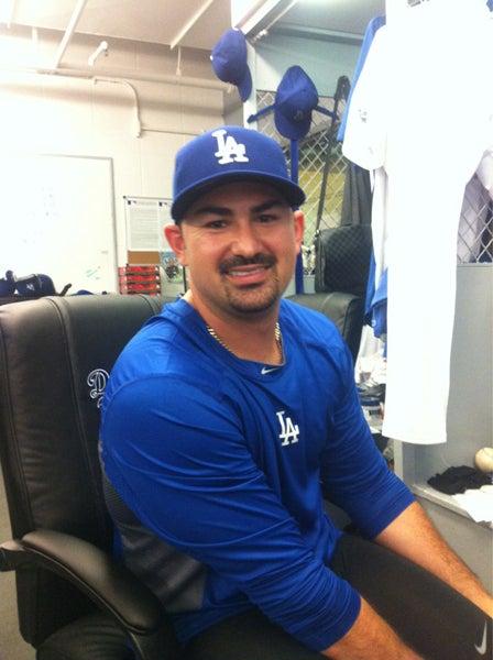 El pelotero mexicano ya se puso los colores de los Dodgers | TWITTER