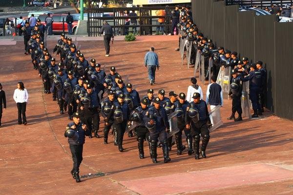 La seguridad fue desplegada en todos los rincones del estadio (FOTO: ESTEBAN LÓPEZ)