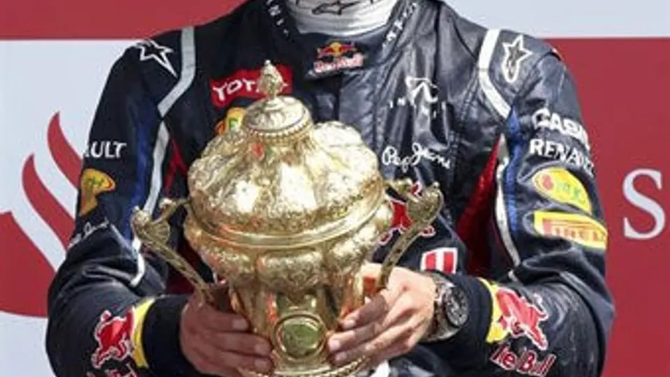 Webber renueva con Red Bull
