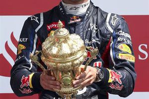 Webber renueva con Red Bull