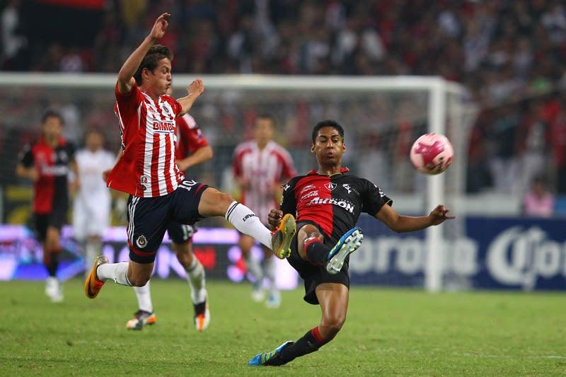 Chivas perdonó a los Zorros, pese a la superioridad numérica. FOTO: JORGE BARAJAS