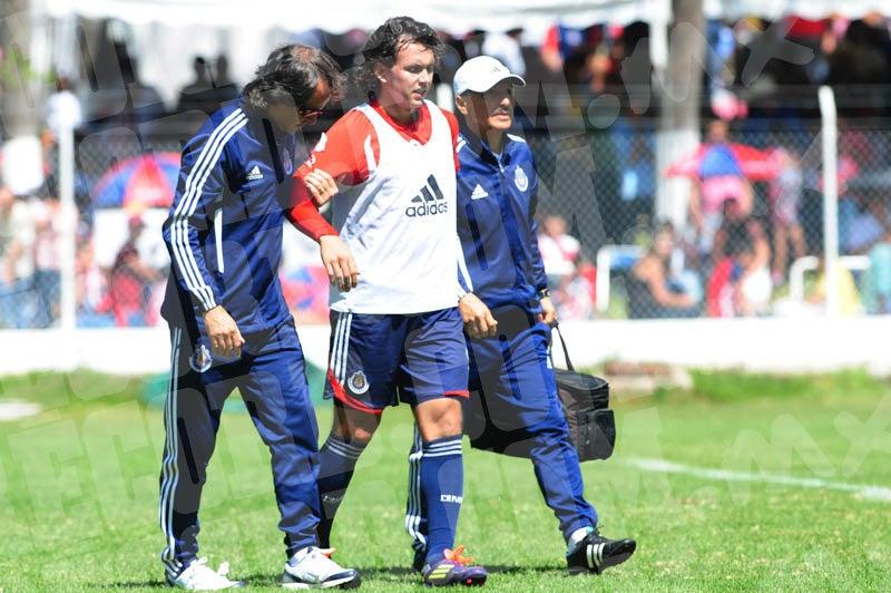 El delantero se resintió de una molestia, es duda para enfrentar al Cruz Azul. FOTO: EVA BECERRA