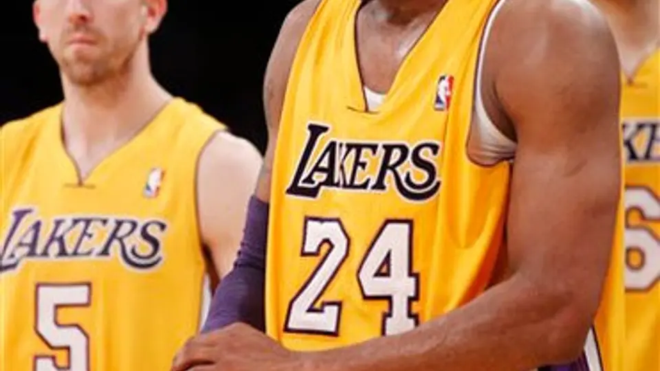 Kobe Bryant sufre lesión en la muñeca