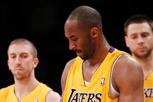 Kobe Bryant sufre lesión en la muñeca