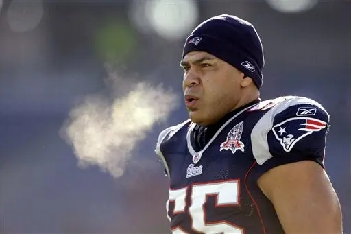 Hospitalizan a Junior Seau tras sufrir accidente en su auto