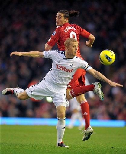 Carroll falló la más clara del partido. FOTO: AP