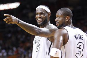 LeBron y Wade mantienen a Miami en 'fuego'