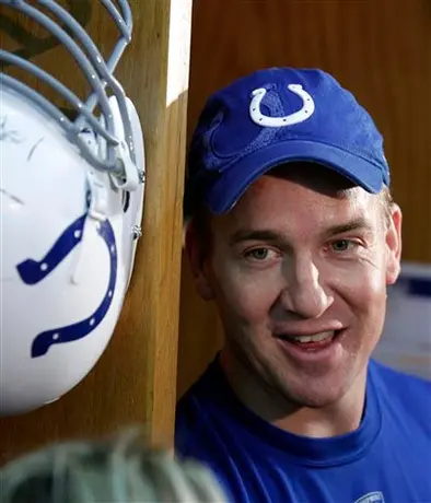 Peyton Manning permanecerá en los Potros
