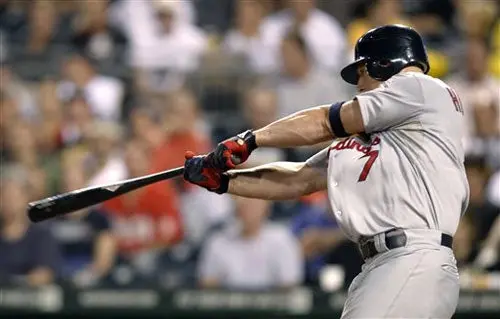 Cardenales vencen a Piratas apretadamente