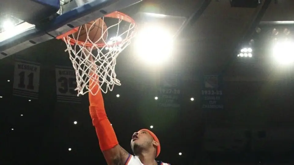Knicks apalean a Nets en regreso de Carmelo Anthony