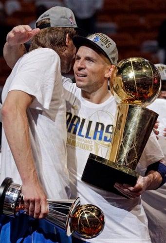 Nowitzki y Jason Kidd fueron clave para la consagración de los Mavs (FOTO: AP)