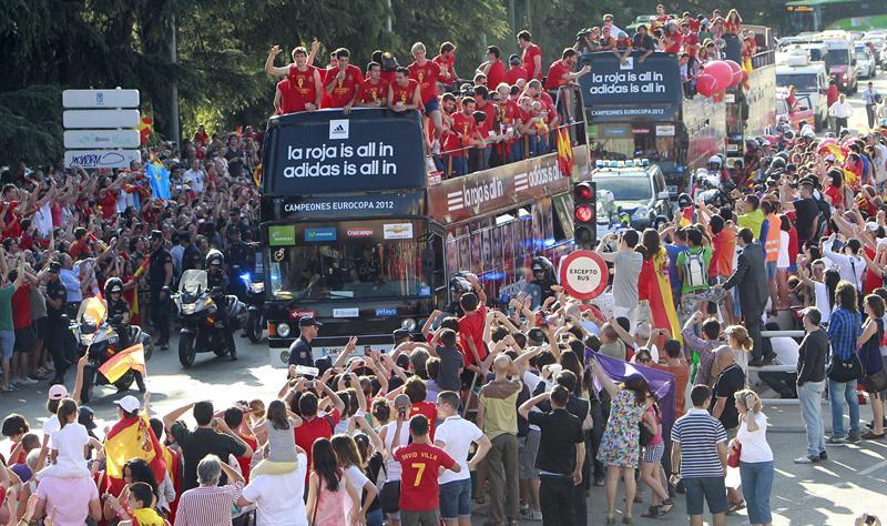 Miles de aficionados recibieron a la selección de España l EFE