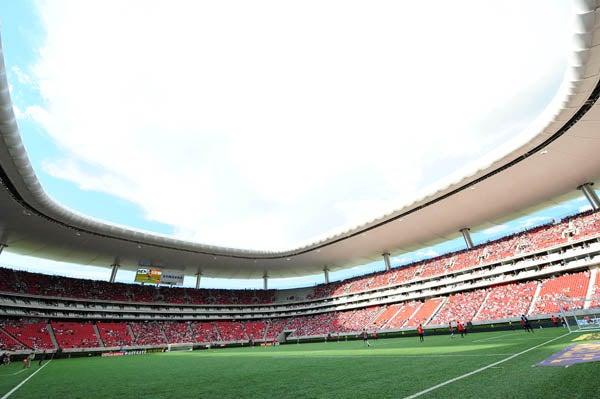 Chivas celebra un año en el Omnilife reconociendo a sus Campeones Sub-17. FOTO: SAÚL MOLINA