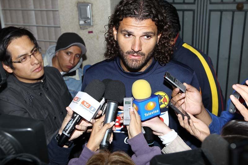 Oswaldo Vizcarrondo salió con ánimos de la clínica, dijo se enfocará en su trabajo físico. FOOT: MIGUEL PONTÓN