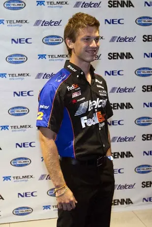 Daniel Suárez se queda con la pole en la última fecha de Nascar México