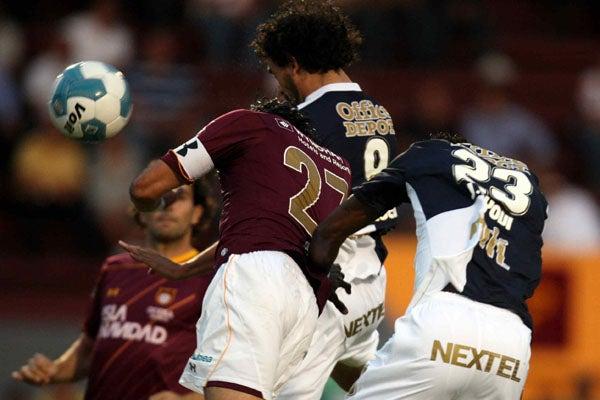 Ambos equipos salieron con todo. FOTO: MEXSPORT