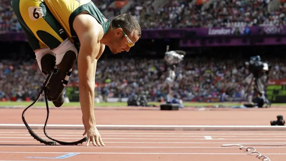Pistorius avanza a Semis' de los 400mts planos