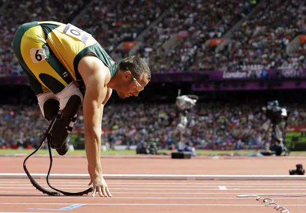 Pistorius avanza a Semis' de los 400mts planos
