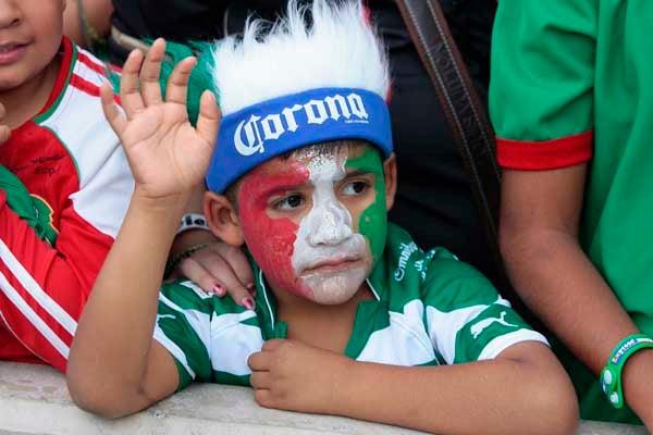 Todos quieren ver a las grandes estrellas de ambos equipos. FOTO: ÓSCAR RAMÍREZ