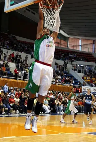 Gustavo Ayón traza como objetivo ganar el Centrobasquet