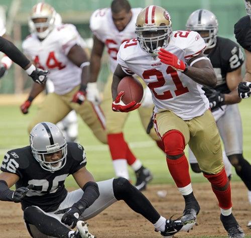 Frank Gore busca subir a 1500 su número de yardas totales | AP
