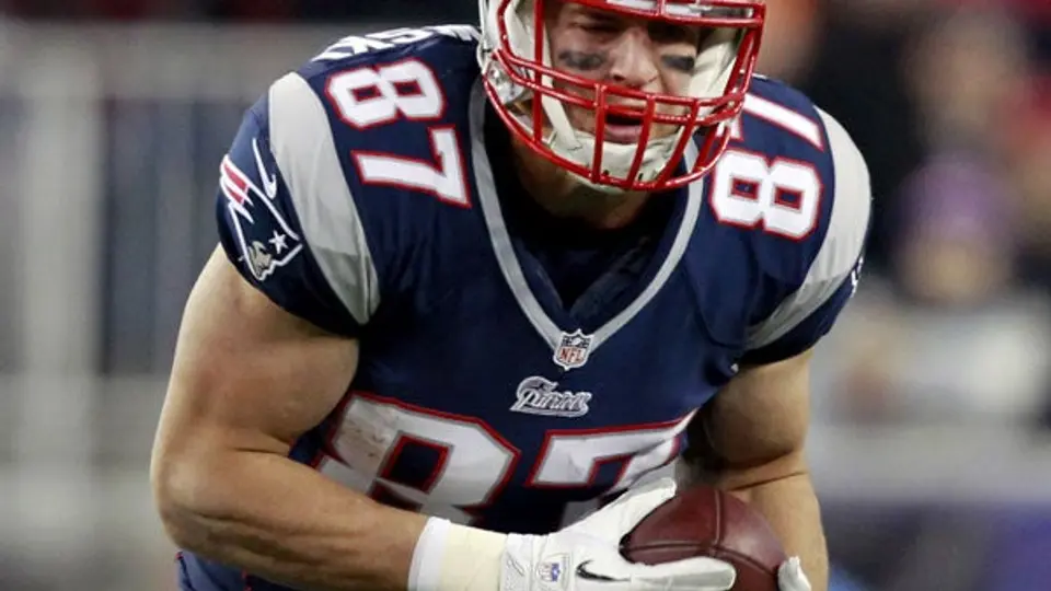 Operan a Gronkowski del brazo