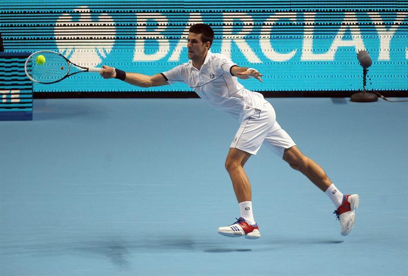 Ante un mal inicio el serbio logró salir a flote en su primera cita en el Masters de Londres. FOTO: EFE