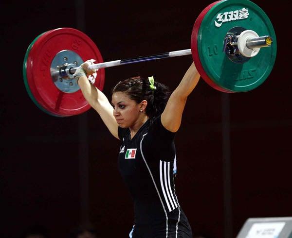 Domínguez da la primera medalla a México en La Universiada Mundial 2011