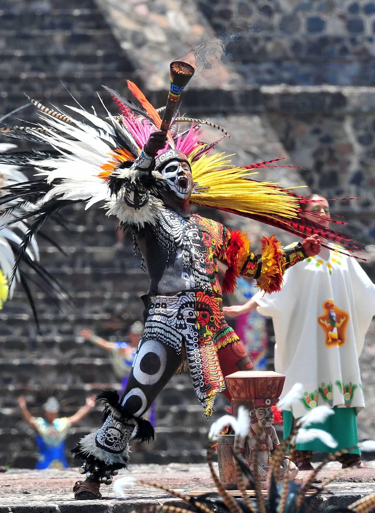 El fuego se hizo presente en la ceremonia. FOTO: CÉSAR VICUÑA