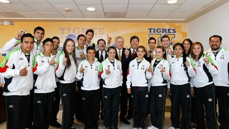 Reconocen a atletas regios por su participación en los JP
