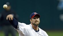Derek Lowe llega a reforzar el bullpen de Yanquis