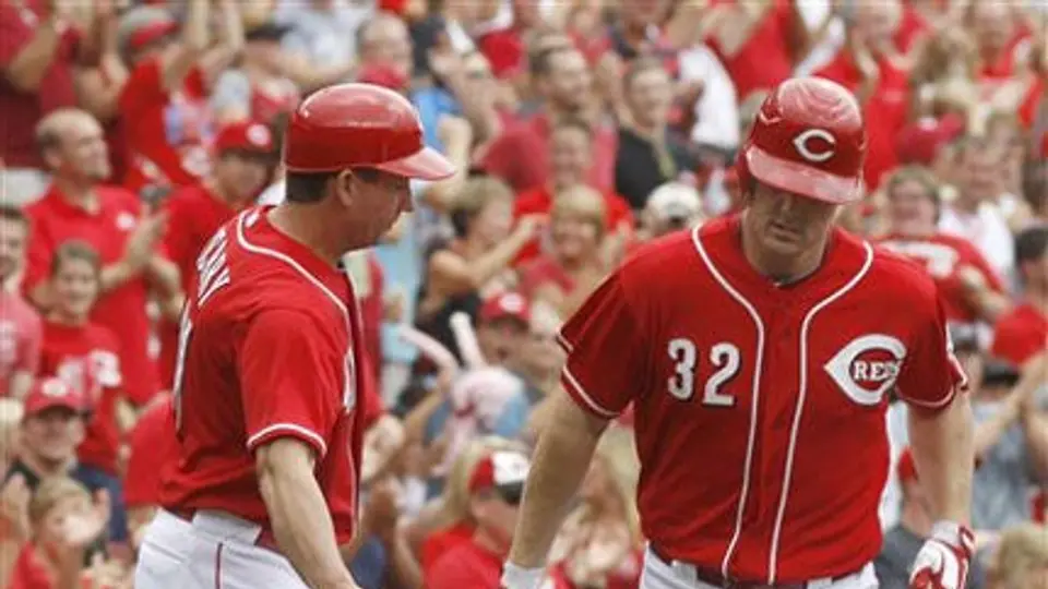 Rojos aseguran título divisional al vencer a Dodgers