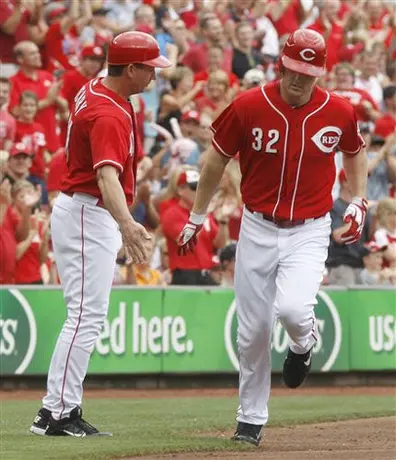 Rojos aseguran título divisional al vencer a Dodgers