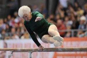 Asombrosa viejita gimnasta de 86 años