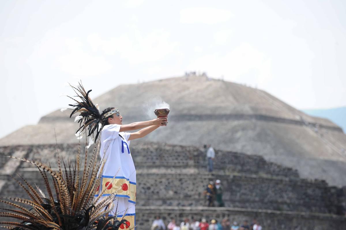 Se ofreció una danza ritual a cargo de las Escuelas de Bellas Artes de Naucalpan, Amecameca entre otras. FOTO: CÉSAR VICUÑA