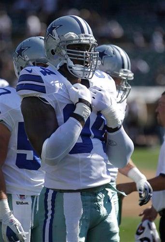 DaMarcus Ware es el jefe de la defensiva de la 'Estrella Solitaria' | AP