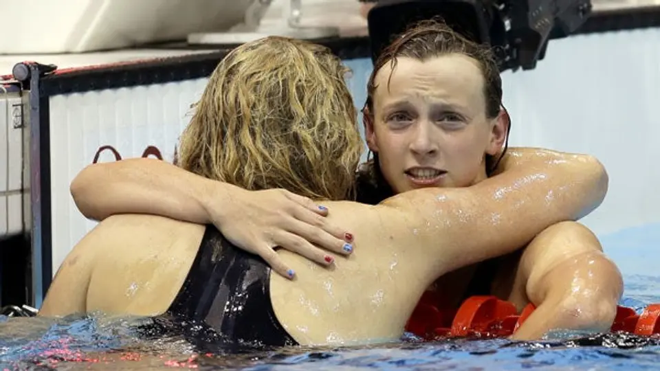 Ledecky se impone en 800m libres femenil