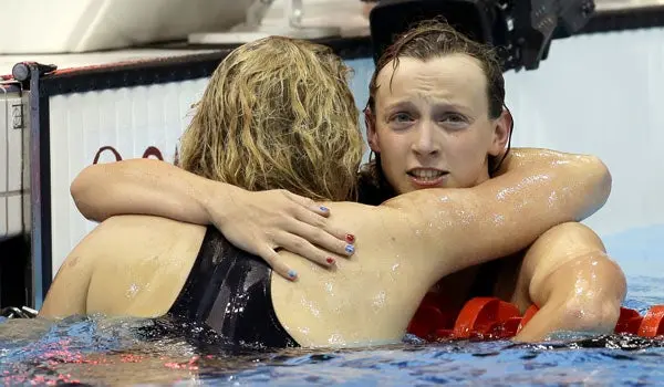 Ledecky se impone en 800m libres femenil
