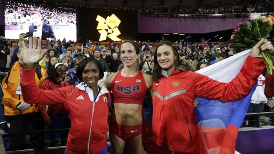 Isinbayeva se conforma con el bronce