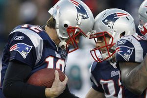 Patriotas amarra juego divisional al vencer 27-24 a Delfines