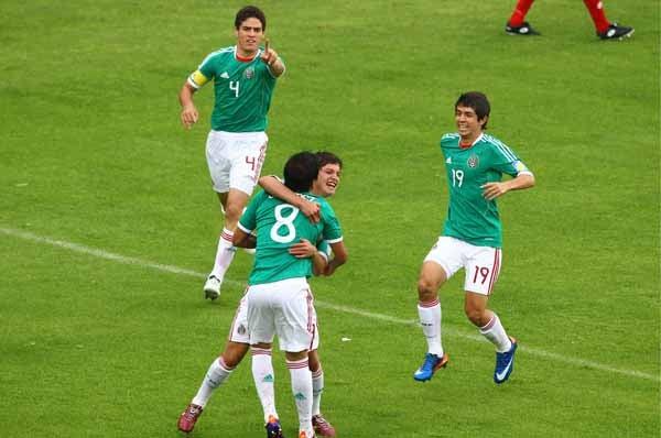 Los jugadores celebran el primer tanto del encuentro. FOTO: MEXSPORT