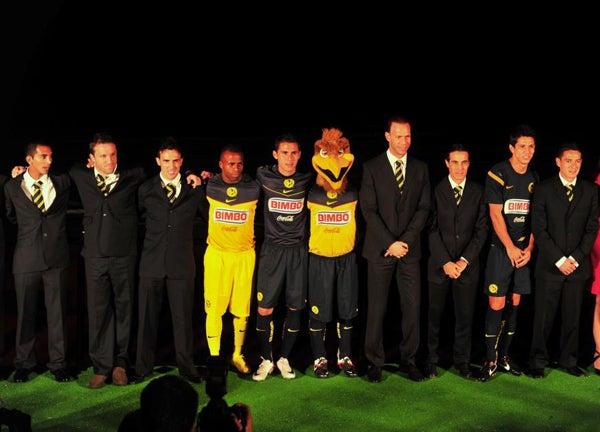 Directivos y jugadores recorrieron parte de la historia del América. FOTO: ULISES BRAVO