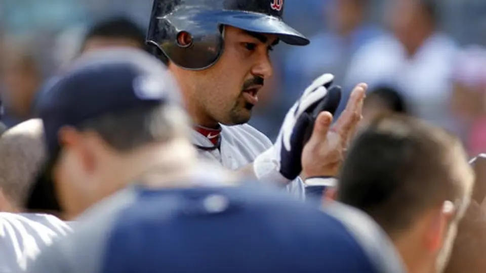 Impulsa Adrián González victoria de Boston sobre Yanquis