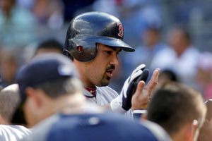 Impulsa Adrián González victoria de Boston sobre Yanquis