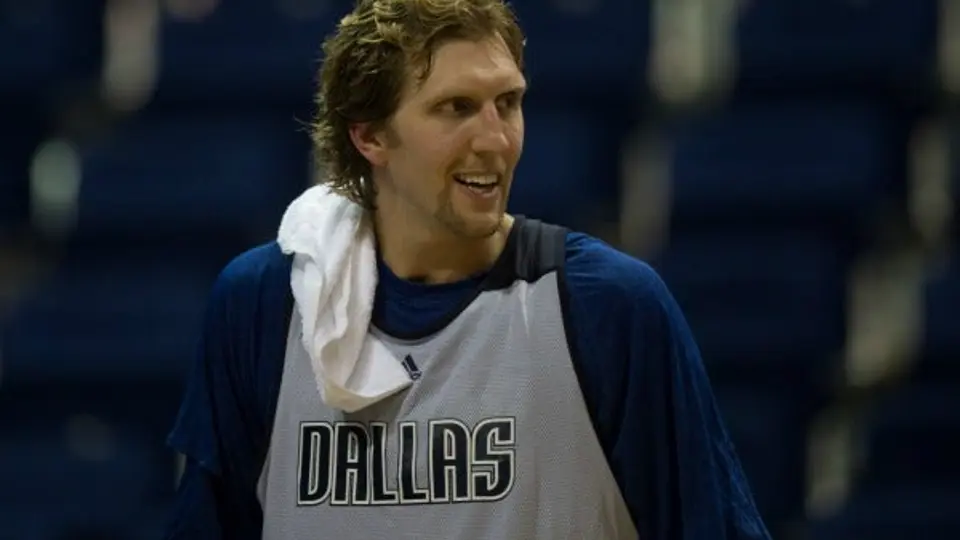 ?Nowitzki fuera 6 semanas por cirugía de rodilla