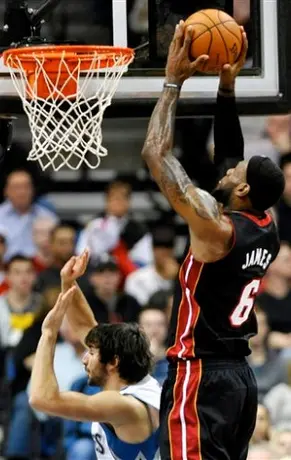 Wade da a Miami triunfo sobre Minnesota